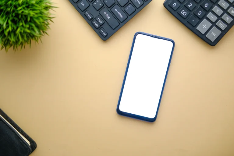 Smartfon i akcesoria technologiczne jako prezent
